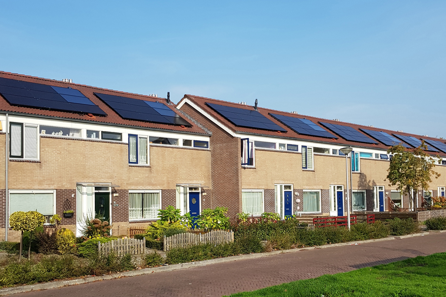 Zonnecollectoren gecombineerd met zonnepanelen in Rozenburg