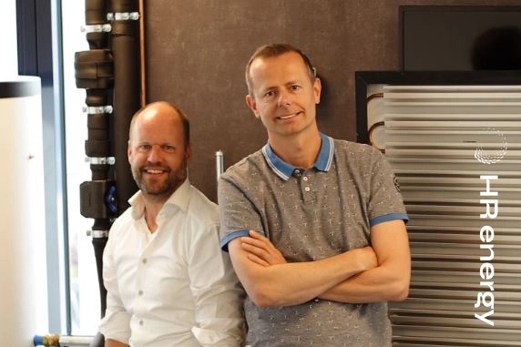 Medewerkers bij PVT-paneel