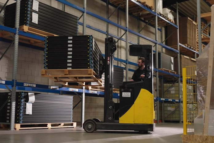 HR energy PVT paneel heftruck opslag