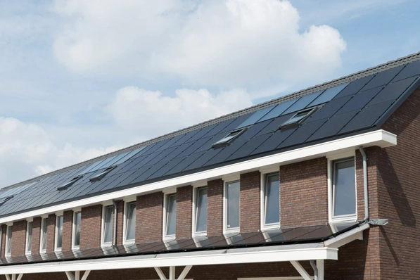 Zonnecollectoren gecombineerd met zonnepanelen in Almere